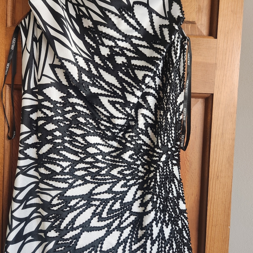 Wedding gown - Picture 4 of 7